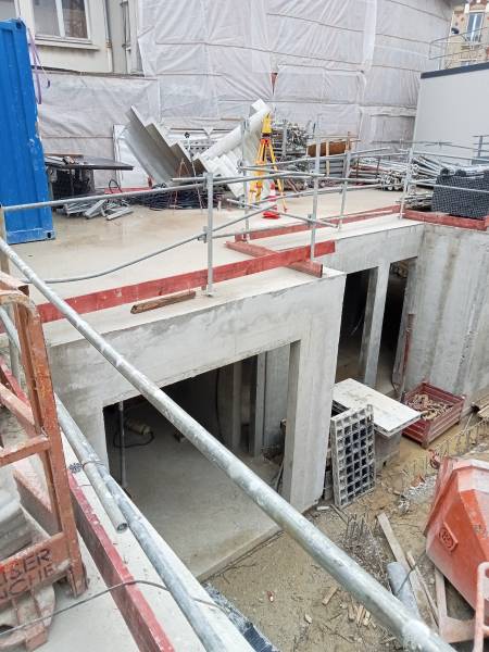 Chantier en cours pour pause de charpente à Rosny-Sous-Bois près de Bondy