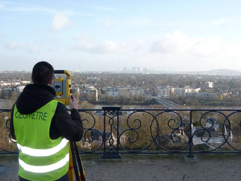 Station robotisée depuis les terrasses de Saint-Germain-en-Laye