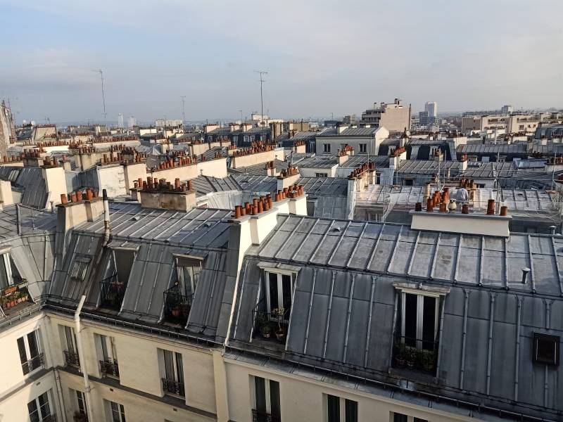 Toits de Paris lors d'un relevé architectural géomètre dans le 18e arrondissement